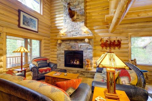 Exquisite McCall Log Cabin - Walk to Payette Lake! - main image