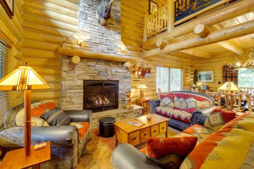 Exquisite McCall Log Cabin - Walk to Payette Lake! - image 6