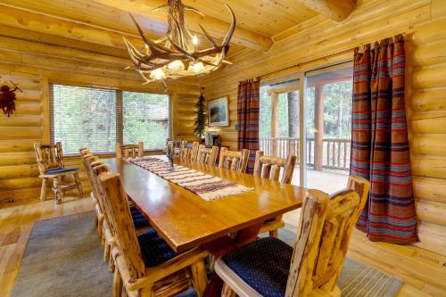 Exquisite McCall Log Cabin - Walk to Payette Lake! - image 11