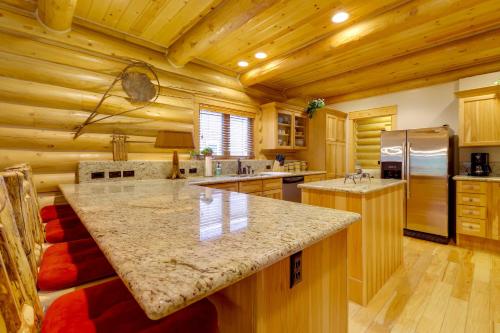 Exquisite McCall Log Cabin - Walk to Payette Lake! - image 12