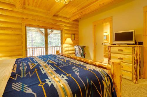 Exquisite McCall Log Cabin - Walk to Payette Lake! - image 11