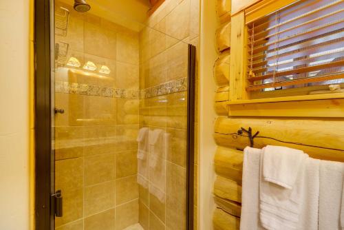 Exquisite McCall Log Cabin - Walk to Payette Lake! - image 13