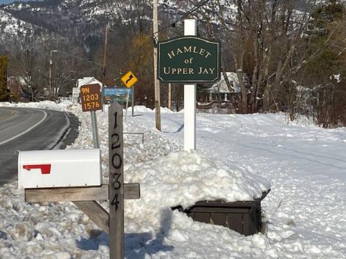 The AuSable House-Peaceful, pet friendly getaway in Upper Jay, USA