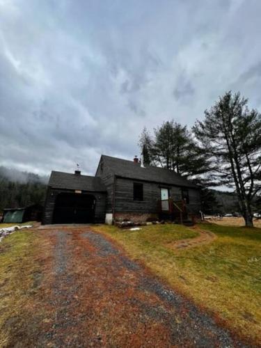 The AuSable House-Peaceful, pet friendly getaway in Upper Jay, USA