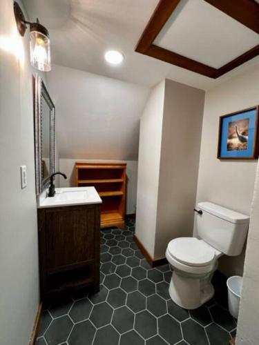 The AuSable House-Peaceful, pet friendly getaway in Upper Jay, USA