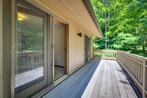 Pennsylvania Retreat with Sauna, Pool Table and Deck!