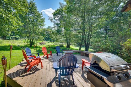 Pennsylvania Retreat with Sauna, Pool Table and Deck!