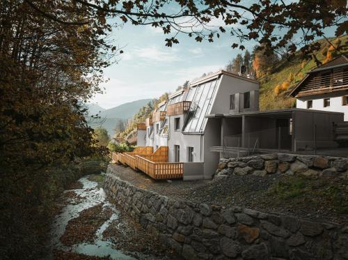 Mondholz - Urban Inn 24-7 in Innsbruck, Österreich
