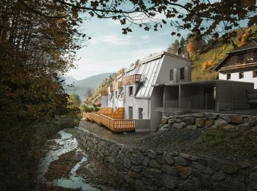 Mondholz - Urban Inn 24-7 in Innsbruck, Österreich