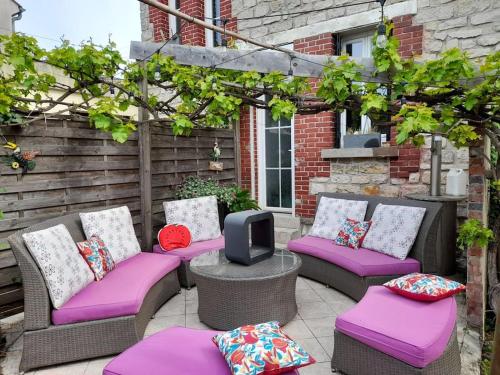 La Brunette : Grande maison avec jardin gîte à louer Levignen