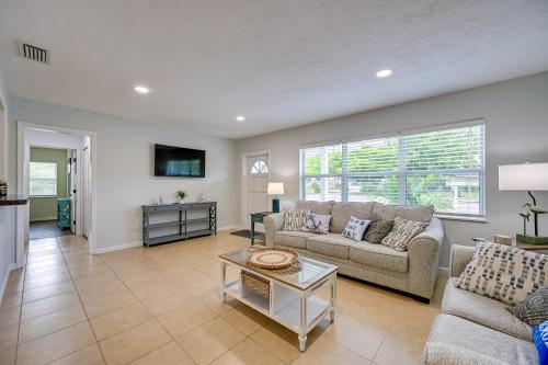 Sunny Sarasota Home with Private Yard and Fire Pit! in Sarasota, USA