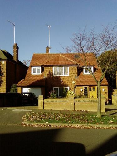 Guest House Ellipse, Woodside Park, London