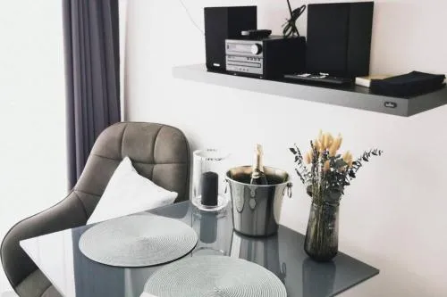 HH 02 by ROCKCHAIR - SUPERHOST Status - Modernes Apartment mit sonnigem Balkon & premium Boxspringbetten in Winterhude - Hamburg Top Geheimtipp in Hamburg, Deutschland
