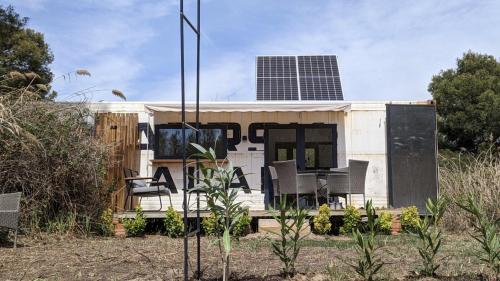 CoolTainer retreat: Sustainable Coastal forest Tiny house near Barcelona