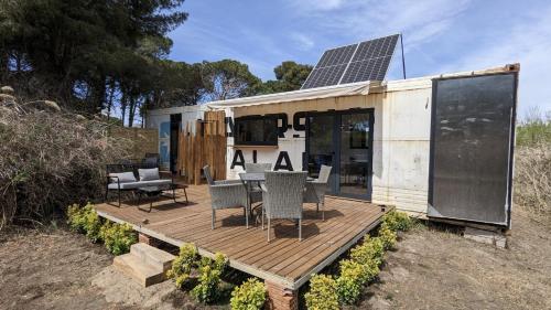 CoolTainer retreat: Sustainable Coastal forest Tiny house near Barcelona