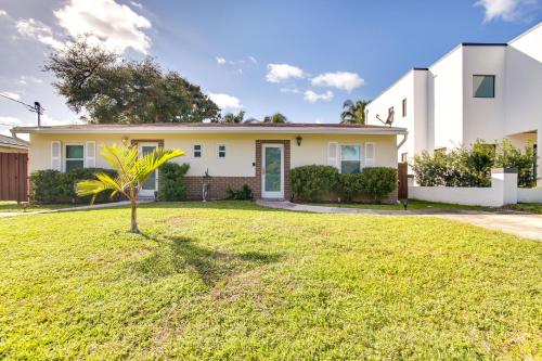 Canal Side Retreat with Dock, By Hollywood Boardwalk in Fort Lauderdale, USA