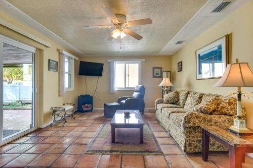 Retreat with Dock Near Hollywood BCH Boardwalk! - image 8