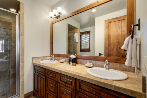 Four-Bedroom House image 6