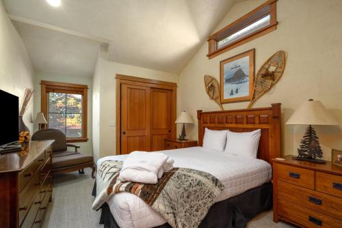Four-Bedroom House image 9