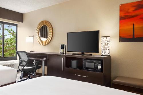 Holiday Inn Washington-Dulles International Airport an IHG Hotel - image 8
