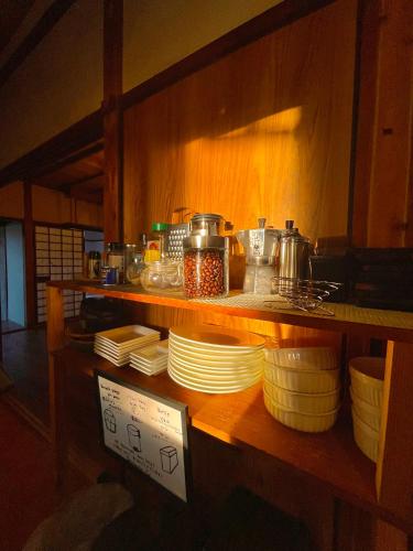 Kitchen, 三丁庵ゲストハウス 水質AAビーチまで徒歩15分ペリーロードまで徒歩5分最高なロケーション 下田を遊び尽くせるゲストハウス 無料駐車場もありますJapanese old style g in Izu