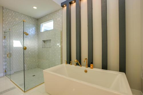 Desert Oasis with Pool and Spa on Golf Course! - image 12