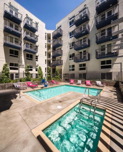 1500 Sq foot, 3 bed room loft in DTLA Pool & Hot tub! in Los Angeles, USA