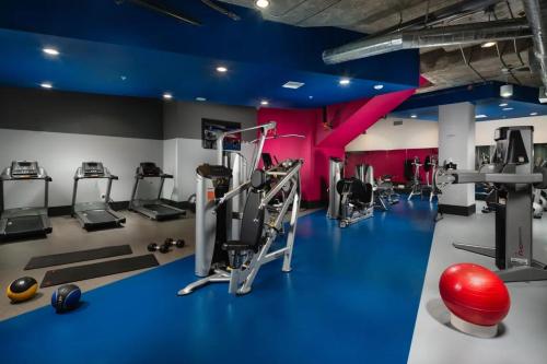 1500 Sq foot, 3 bed room loft in DTLA Pool & Hot tub! in Los Angeles, USA