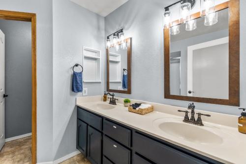 Family Friendly Escape~ Close to Downtown ~Airport ~Sedona & Grand Canyon