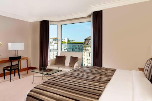 Grand Superior room, Larger Guest room, 1 King, City view