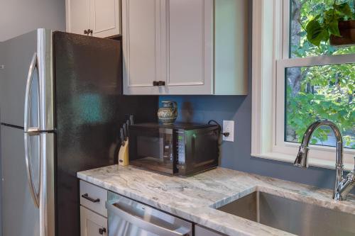 Dog-Friendly Mills River Retreat Near Hiking! in Mills River (NC)