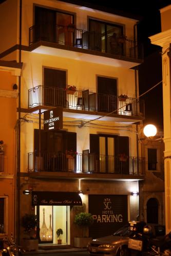 Bejárat, Hotel San Giovanni in Giardini Naxos Városközpont