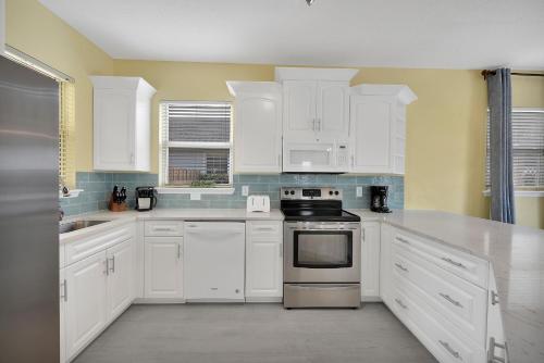 Heated Pool Pet Friendly Home in Jacksonville Beach, USA