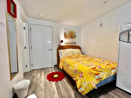 Micro Studio Apartment 10 Minutes Walk to University of Washington - Tap to explore photos
