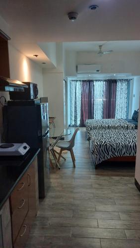 USA embassy front suite Pearl of the Orient, Manila (photo 4)