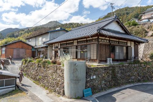 . entohouse BAR&GUESTHOUSE