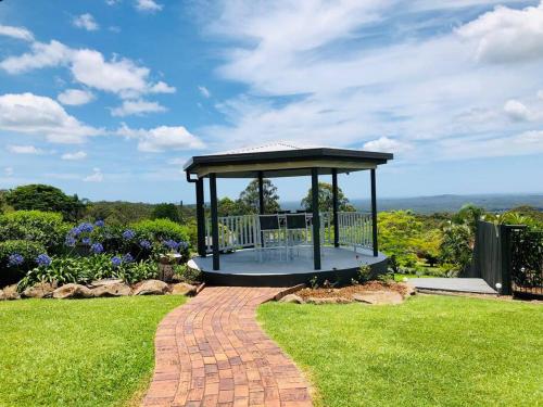 Stunning Home in Mt Mellum with Panoramic Coastal Views – khách sạn tại Sunshine Coast Hinterland
