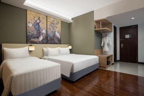 1 queen bed, 1 twin bed