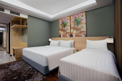 1 queen bed, 1 twin bed