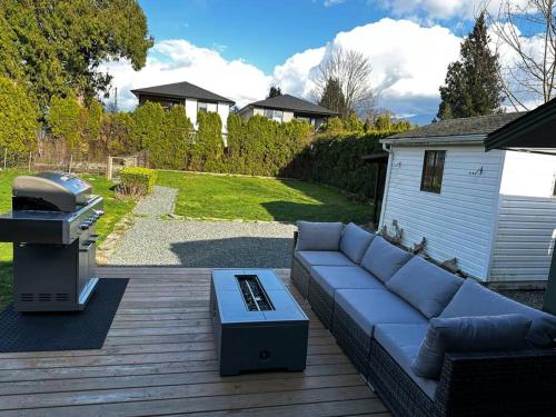 Private Cozy A/C Home with a large Patio &Backyard