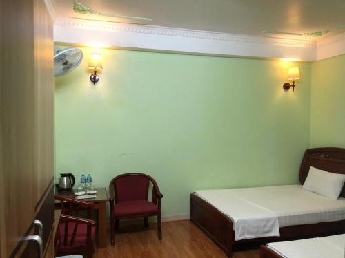 room detail thumbnail 2