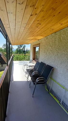 Sunny terrace in 多烏德萊比