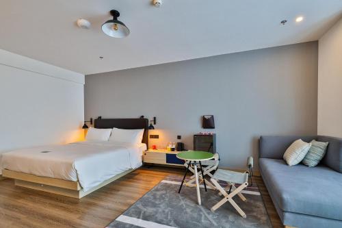 Moxy Shanghai Hongqiao NECC, Shanghai (photo 6)