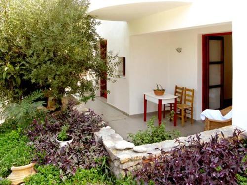 Kyfanta, studios & apartments in Kyparissi in Mitropoli (Zarakas)