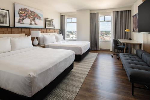 Queen Room with Two Queen Beds with City View - Concierge Lounge Access