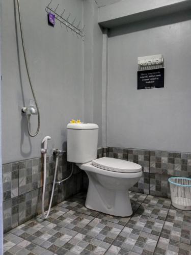 RINA Guest House Pacitan Room Type - Deluxe Double Room