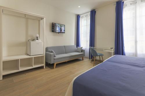 Superior Triple Room image 8