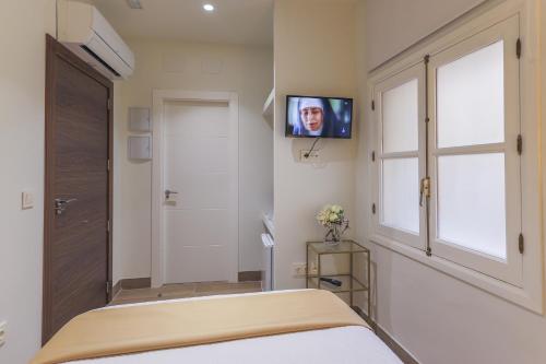 Double Room with Private Bathroom image 1