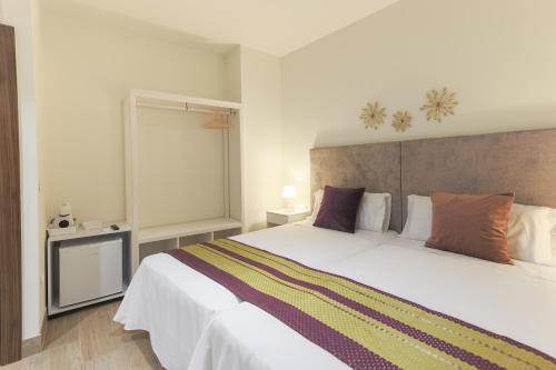 Superior Triple Room image 4