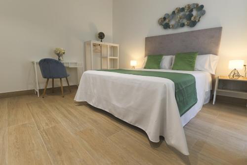 Superior Double Room image 9